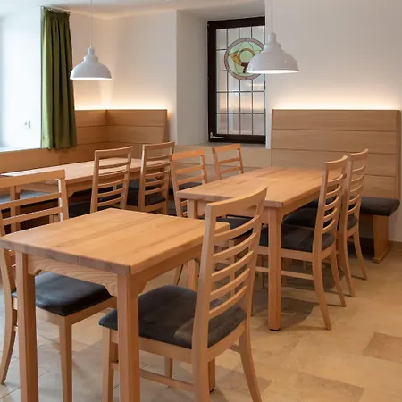 Zur Post Hotel 3*